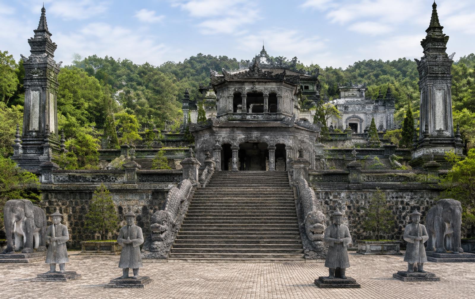 Hue Day Trip from Da Nang via Hai Van Pass – photo 2